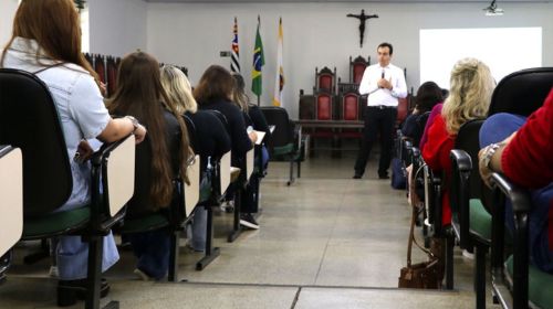 Equipes da Prefeitura passam por treinamento para identificar abuso infantil