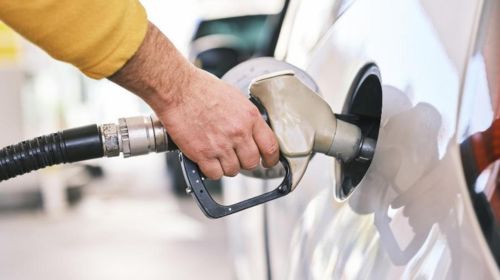Petrobras reduz preço da gasolina em 5,6% para distribuidoras nessa terça