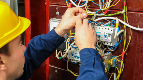 Mais de 40 vagas abertas em Tupã, incluindo Motorista de Guincho, Técnico em Manutenção e Eletricista