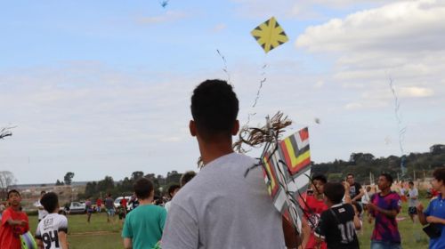 Evento na Zona Leste distribui 600 pipas e atrai famílias para dia de lazer