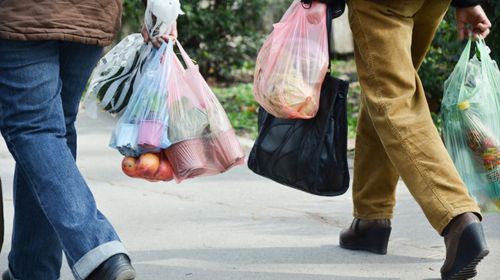 Lei que proíbe uso de sacolas plásticas não reutilizáveis entra em vigor em Marília