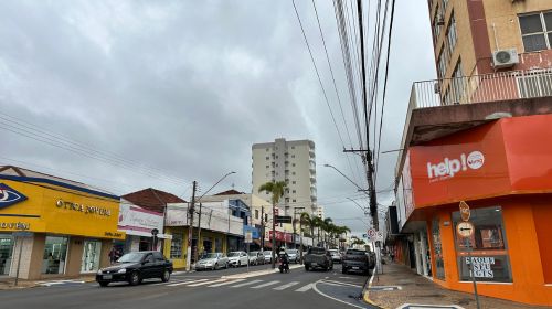 Semana começa com ventania e queda brusca de temperatura em Tupã