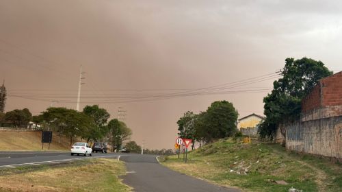 Ventos de 82 km/h causam apagão em 51 cidades
