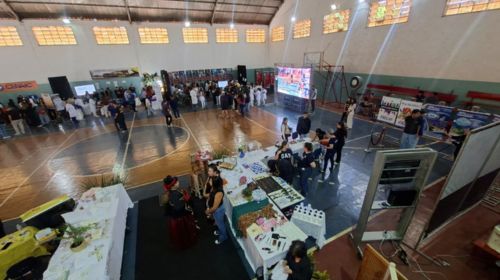 Estudantes lotam Feira das Profissões em Tupã