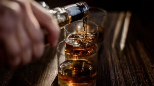 Metanol: como é possível identificar bebidas adulteradas com a substância?