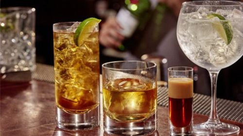 Crise do metanol derruba vendas de bares e restaurantes no país, mas impacto é menor em São Paulo