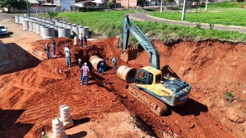 Obra de contenção de erosão no conjunto Jamil Dualibi tem ritmo acelerado