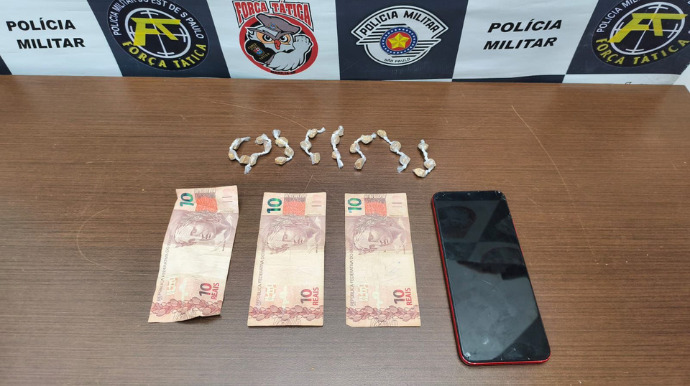 Homem é preso por tráfico de drogas em frente a conveniência em Tupã