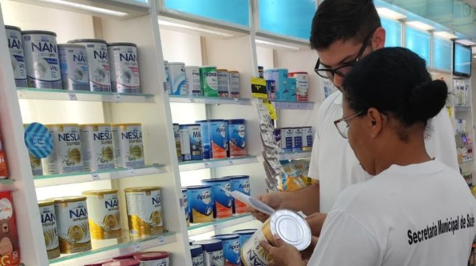 Vigilância Sanitária de Tupã fiscaliza comércio após Anvisa proibir lotes de fórmulas infantis