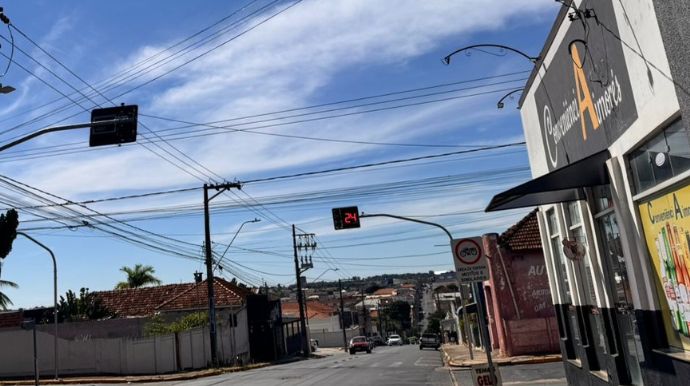 Semáforo da Rua Brasil x Aimorés volta a operar em dois tempos após período de testes