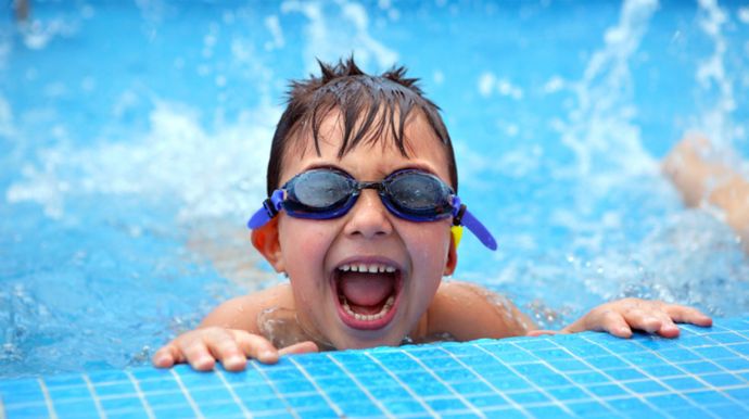 Alunos do 1º ao 6º ano podem se inscrever em aulas de natação e judô oferecidas pela Educação