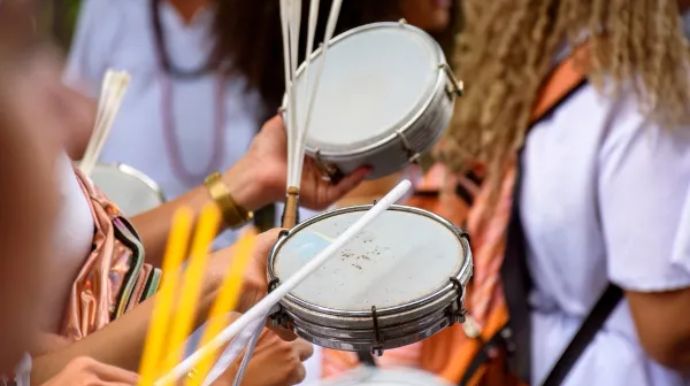 Aulas de samba pra fazer bonito no Carnaval