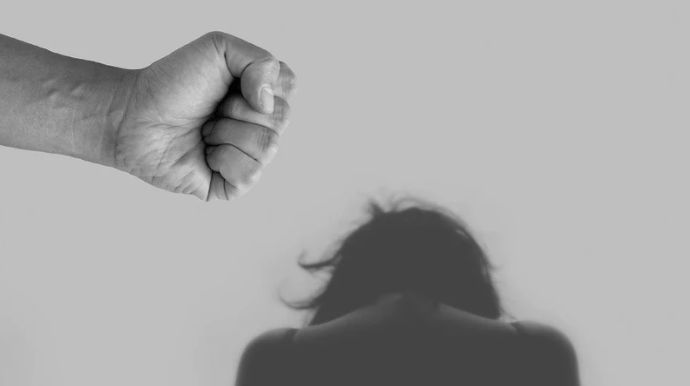 Lei aprovada em Tupã barra nomeação de condenados pela Lei Maria da Penha no serviço público