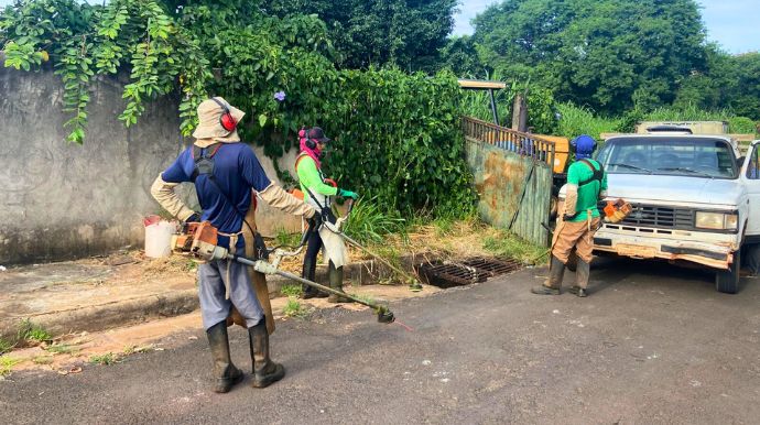 Notificados e não limparam? Prefeitura executa roçada e cobra multa de proprietários em Tupã
