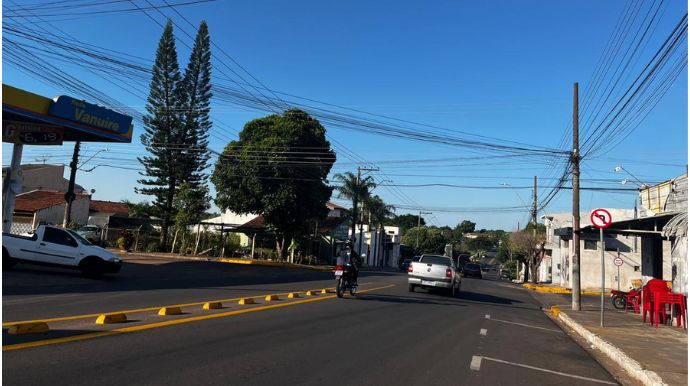 Nova faixa libera conversão à esquerda na Avenida Tamoios, na altura da Rua Tocantins