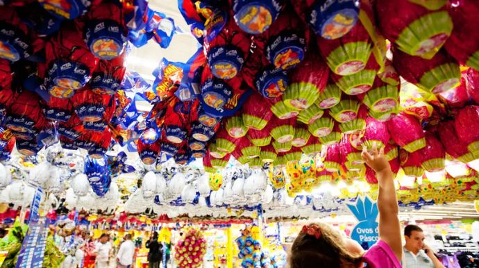 Ovo de Páscoa custa até 266% mais que tablete de chocolate no interior de SP, aponta Procon