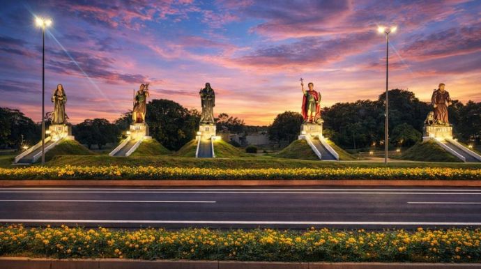 Após milagre com o filho, empresário cria santuário com imagens gigantes de santos às margens de rodovia na região