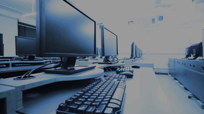 Queiroz amplia cursos de informática e reforça inclusão digital com turmas para todas as idades