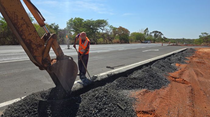 Com dois trevos, obra de R$ 8 milhões muda o trânsito em Queiroz