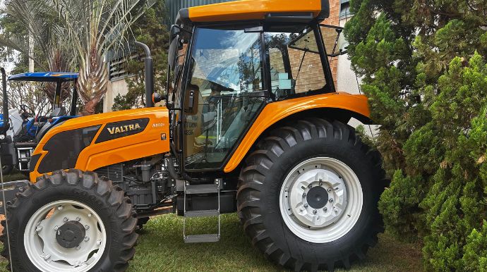 Tupã garante trator novo e recursos durante a Agrishow 2026 e fortalece apoio ao campo