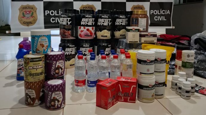 Trio confessa furtos em loja de Tupã para consumo, doação e venda online; polícia apreende produtos, dinheiro e revólver