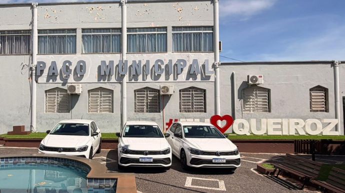 Frota da Saúde de Queiroz é ampliada com três carros 0 km