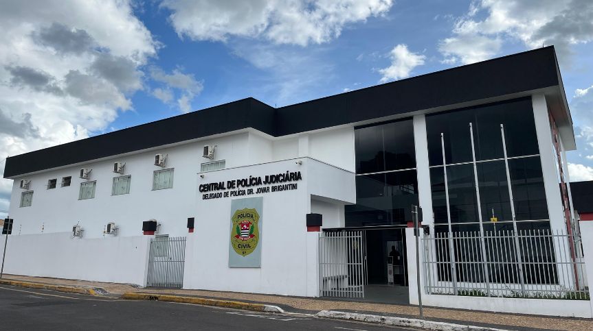 Funcionária suspeita de desviar dinheiro de empresa é presa em flagrante pela DIG em Tupã