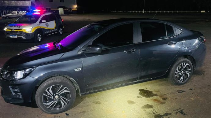 Homem é preso com maconha e remédios para emagrecer escondidos em carro na SP-270, em Cândido Mota