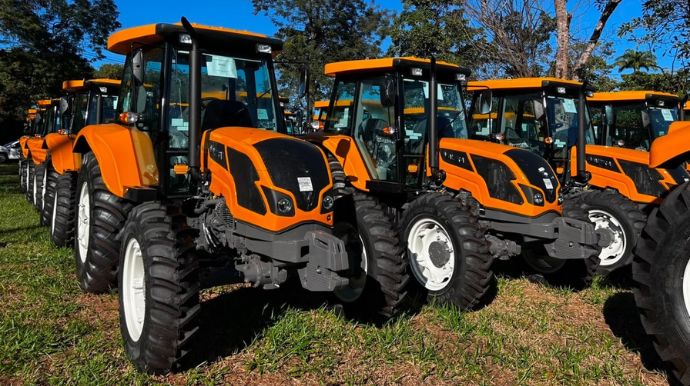 Tupã recebe trator 0 km para ampliar serviços de apoio a produtores rurais