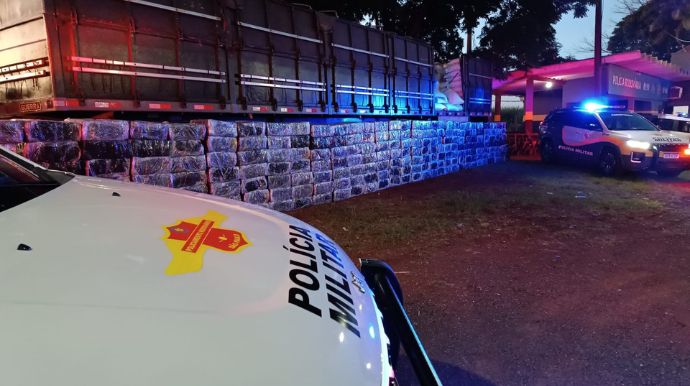 Mais de 4 toneladas de maconha são apreendidas em caminhão em Santa Cruz do Rio Pardo