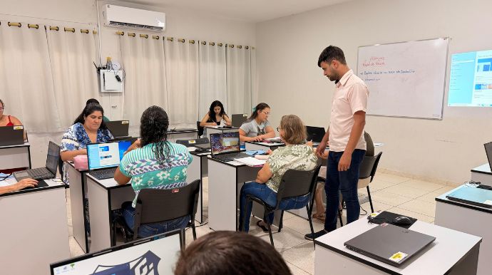 Curso de informática forma 40 alunos e abre inscrições para novas turmas em Queiroz