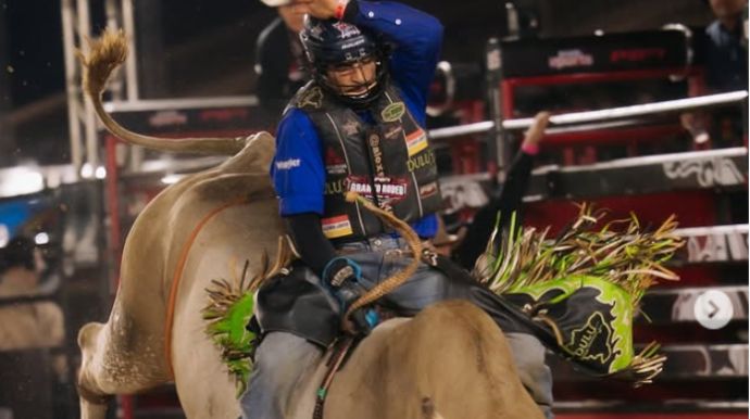 Peão de Queiroz faz história ao conquistar primeiro título da PBR em Sorriso
