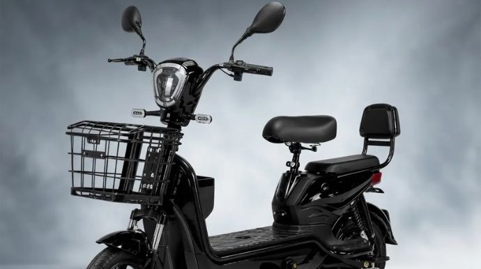 Adolescente de 15 anos usa cartão da avó e compra duas motos elétricas em Marília