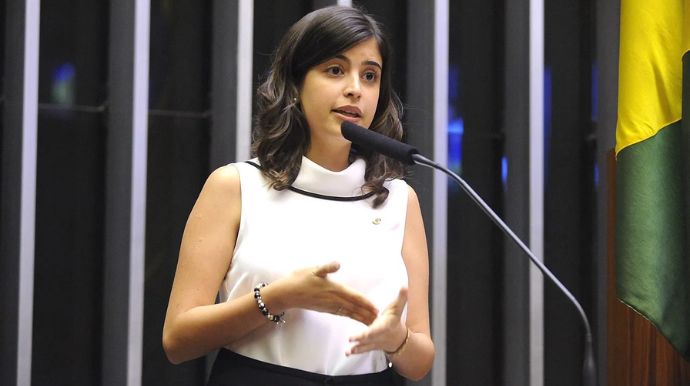 Pé-de-Meia atende 3,6 milhões; projeto que deu origem ao programa foi apresentado por Tabata Amaral