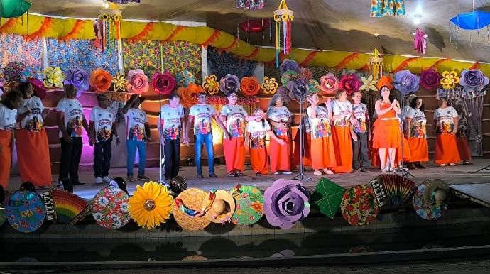 Escolas, artistas e grupos culturais movimentam a sexta-feira do 5º FEFOLT em Tupã
