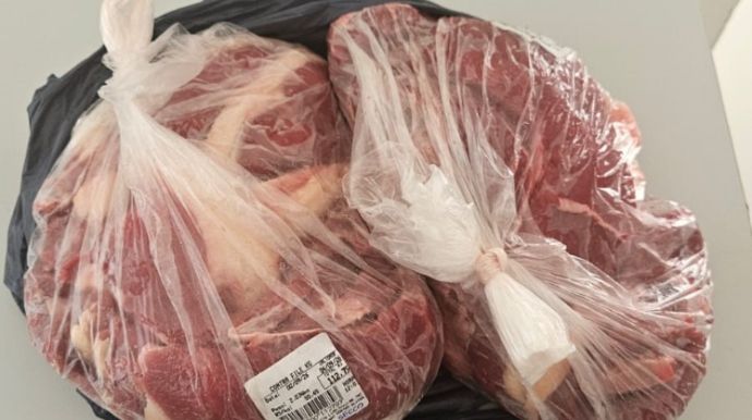 Homem é preso após furto de carne em supermercado e PM descobre mandado por estelionato em Tupã