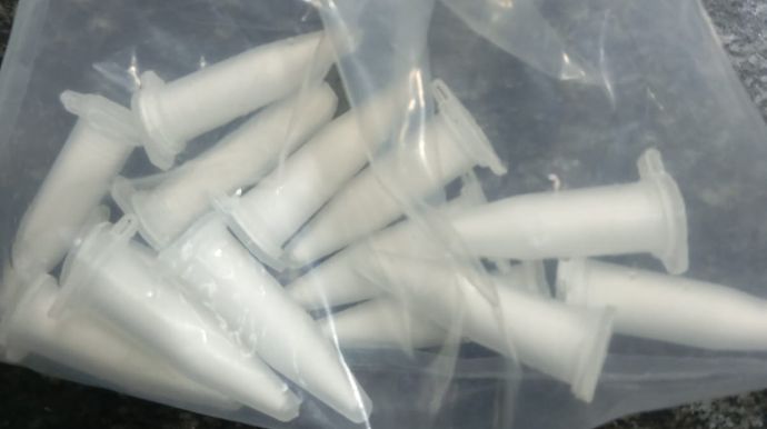 PM apreende 14 pinos de cocaína e prende dois suspeitos em Queiroz