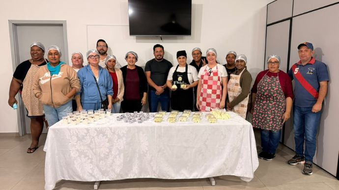 Queiroz realiza 2º módulo de curso de queijos artesanais com 13 participantes