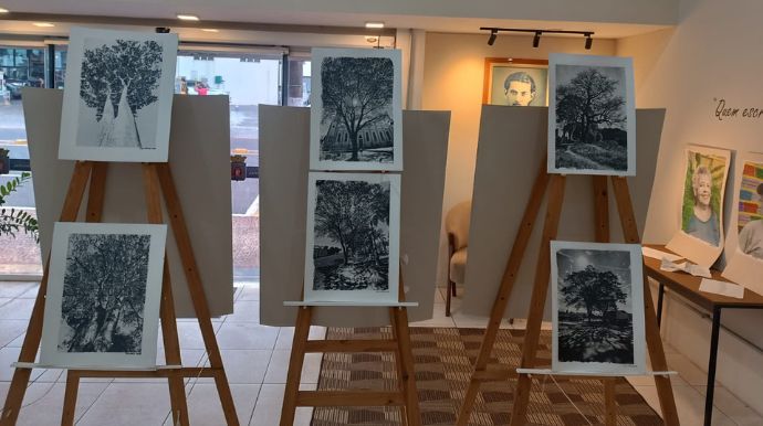 Biblioteca Municipal de Tupã recebe exposição “O Avesso da Imagem”, de artista tupãense