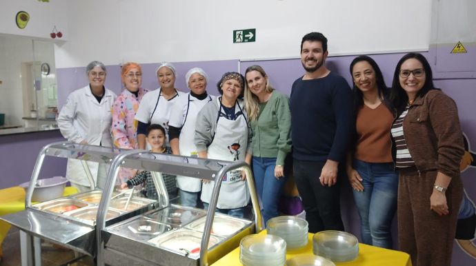 Alunos passam a montar as próprias refeições em projeto-piloto nas escolas de Tupã