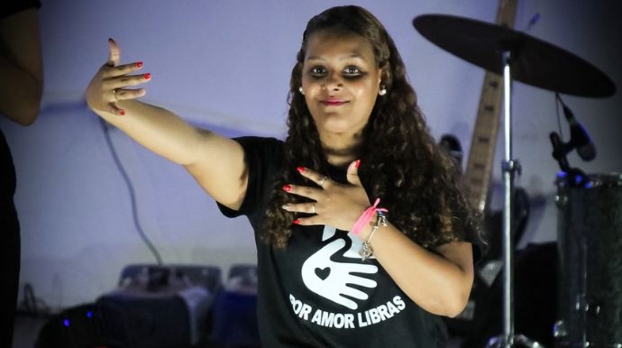 Espetáculo “O Som do Silêncio” terá músicas em Libras e entrada solidária em Tupã