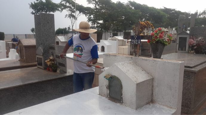 Prefeitura de Queiroz orienta moradores sobre prazo para limpeza e manutenção de túmulos antes de Finados