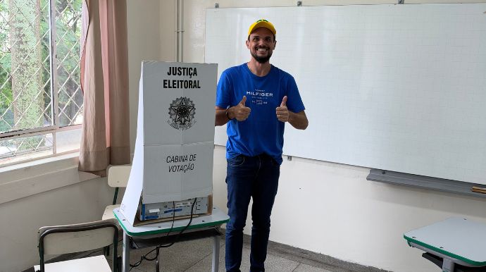 Prefeito Renan Pontelli vota no início da tarde e pede respeito entre eleitores durante segundo turno